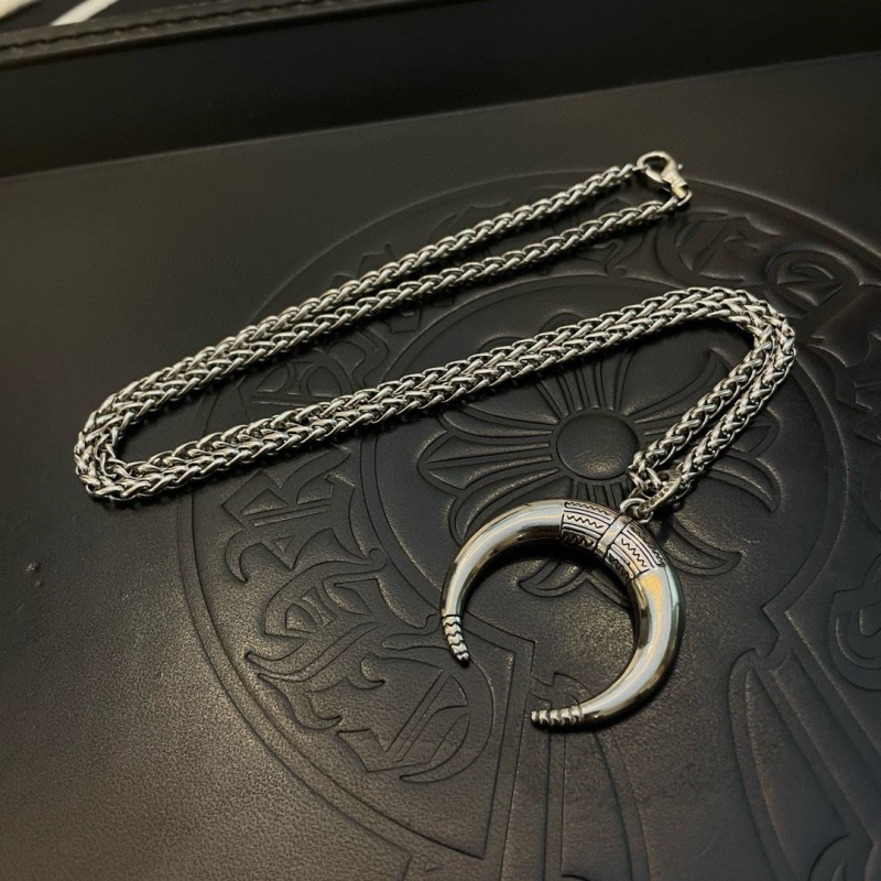 Ch*0me He**ts necklaces